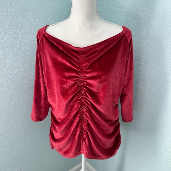 Torrid Plus Size 2 Off Shoulder Velvet Shirred Front Red Stretch NWOT - Picture 3 of 11